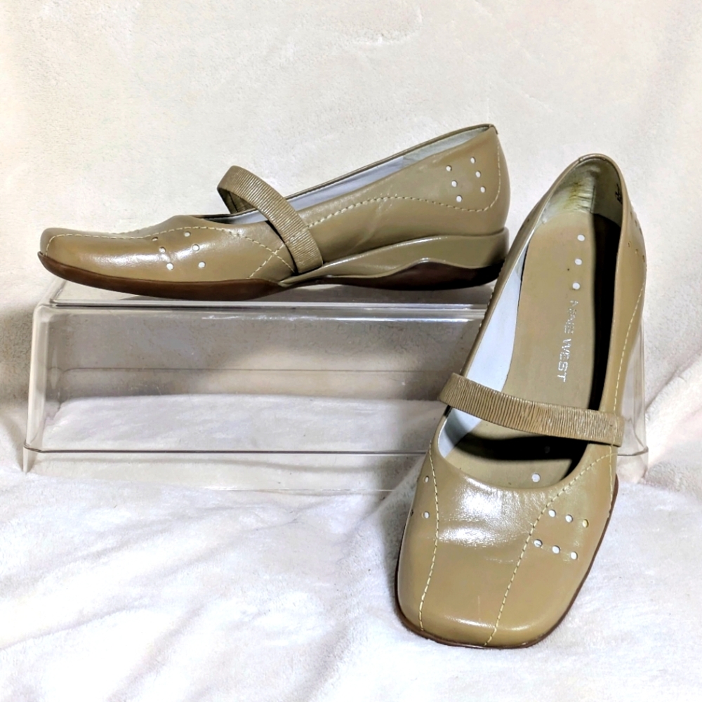Nine West Leather Tan/Nude Flats Elastic Band, Classic, Casual Sz‎ 6.5